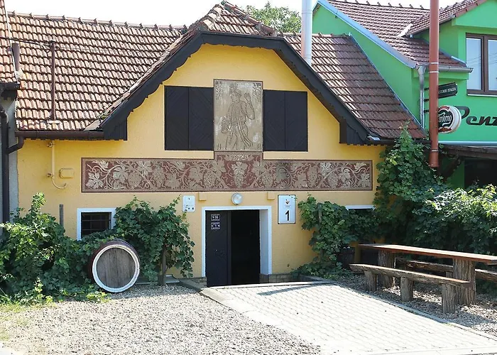 A Restaurace U Hroznu Гостевой дом 3*
